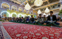 المؤمنون يحتشدون حول عرش التلاوة في أولى ليالي شهر رجب الأصب