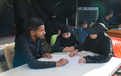 المجمع العلمي يواصل تقديم خدماته القرآنية للزائرين في قضاء الهندية