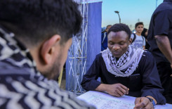 معلمو مشروع تعليم القراءة الصحيحة يواصلون تقديم الخدمات القرآنية للزائرين