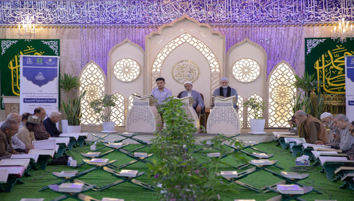 المجمع العلمي وقسم مقام الإمام المهدي (عجّل الله فرجه) يقيمان ختمة قرآنية رمضانية تعليمية للزائرين