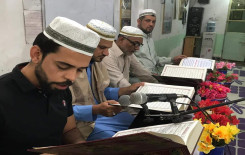المؤمنون يحتشدون حول مائدة الرحمن في الختمات القرآنية الرمضانية الموزعة على مناطق العاصمة بغداد