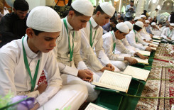 طلبة مشروع أمير القرّاء يشاركون في المحفل القرآني الأسبوعي لدار القرآن الكريم في العتبة العلوية المقدسة.