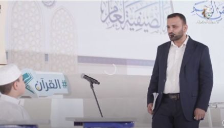 عرض مسرحي يوضح بعض ما تعلمه طلبة مشروع الدورات القرآنية الصيفية